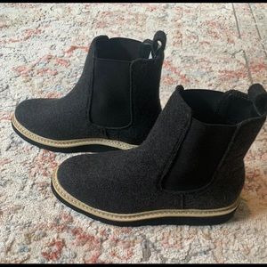 Universal Thread - “Dawn” Chelsea boots